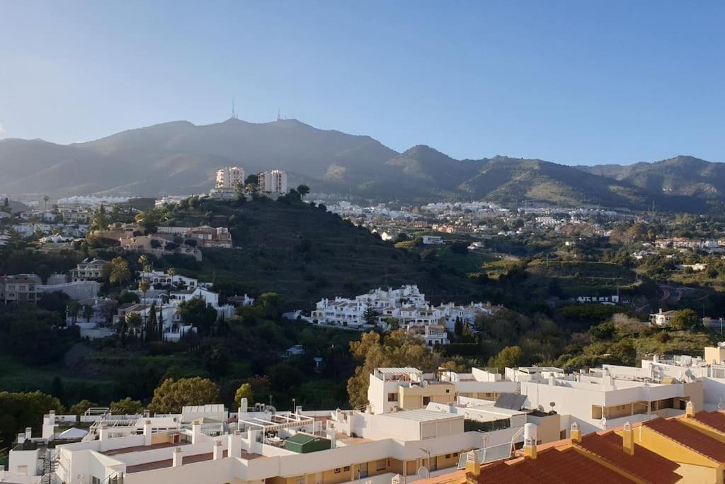 Luxury Penthouse With Sea&Mountain Views & Hot Tub - Tranquility & Rest Lägenhet Benalmádena Exteriör bild